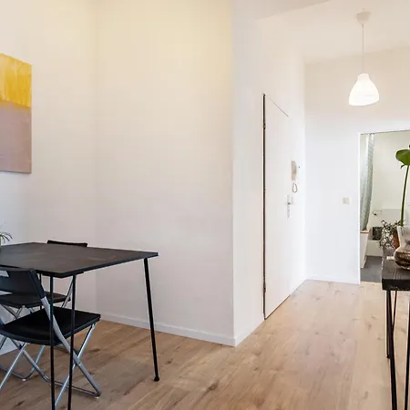 Next Apartman *
